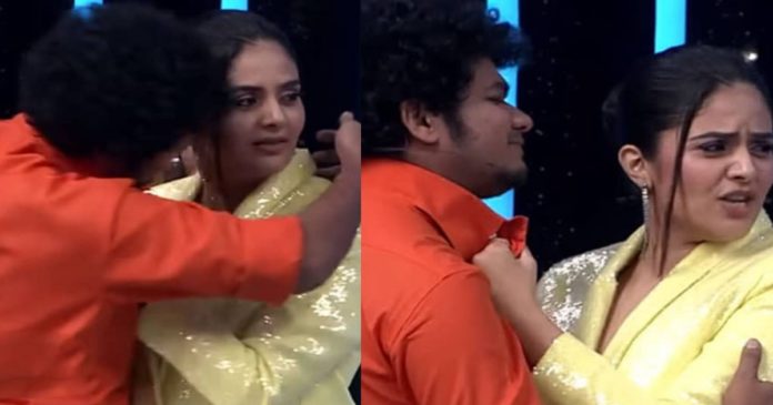 mukku-avinash-kisses-sreemukhi