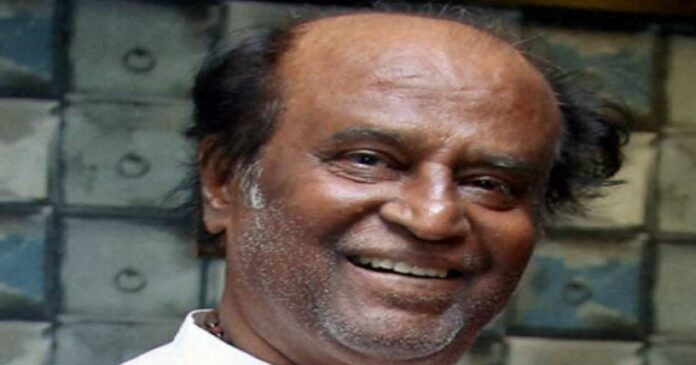 a-woman-gave-alms-to-rajinikanth-in-a-temple-in-chennai